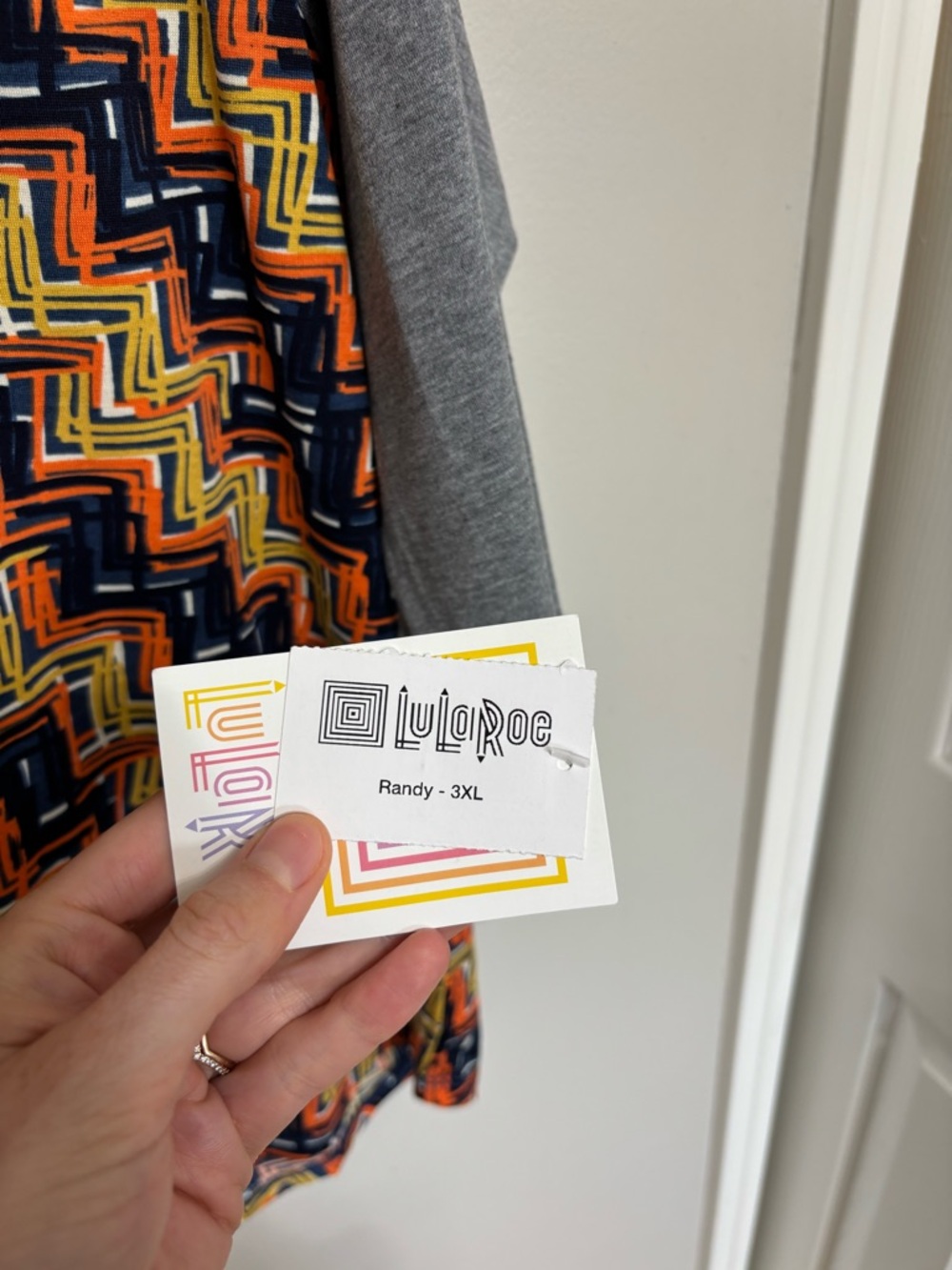 NEW LulaRoe Randy Baseball Tee Multicolor - Size 3X - Picture 4 of 5